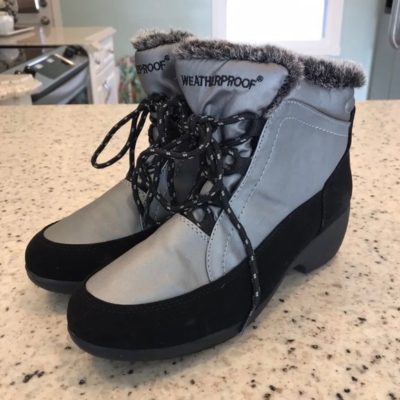 Silver & Black Waterproof Boots  size 6.5 - Picture 2 of 8